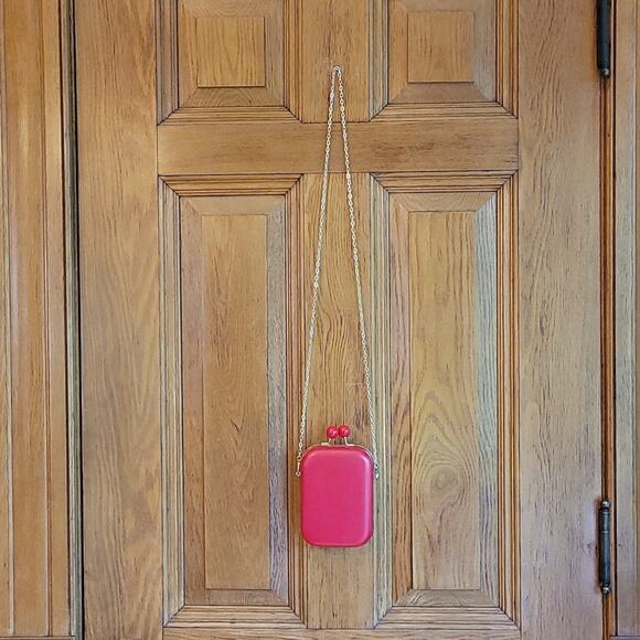 Elizabeth Arden Red Hardshell Structured Kisslock Purse Gold Toned Chain - Picture 10 of 14